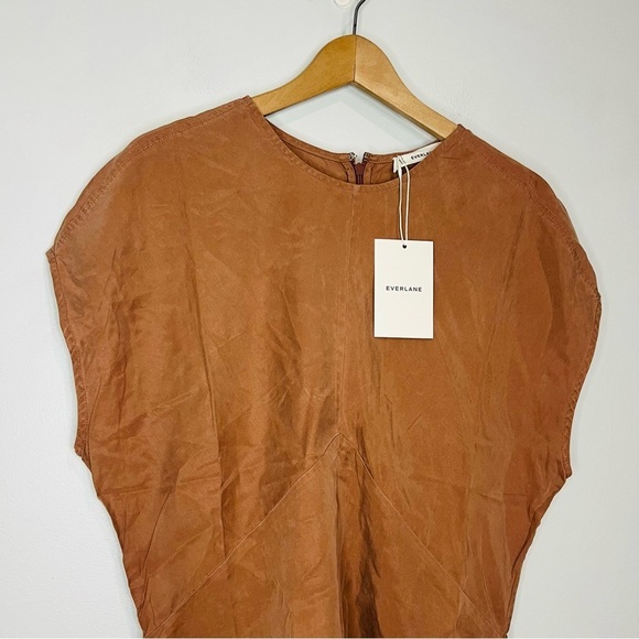 NWT EVERLANE The Drape Top in Butterlite Carob Brown size 8 - Picture 3 of 7